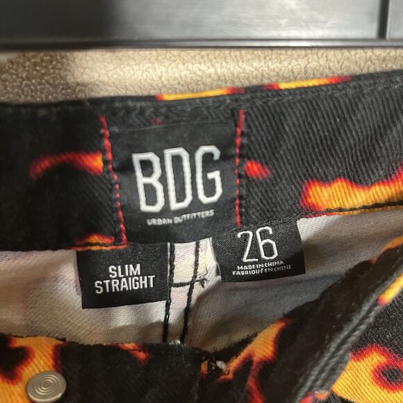BDG Urban Outfitters Women’s Jeans Slim Straight Flame Lava Fire Print Size 26 - Picture 4 of 7